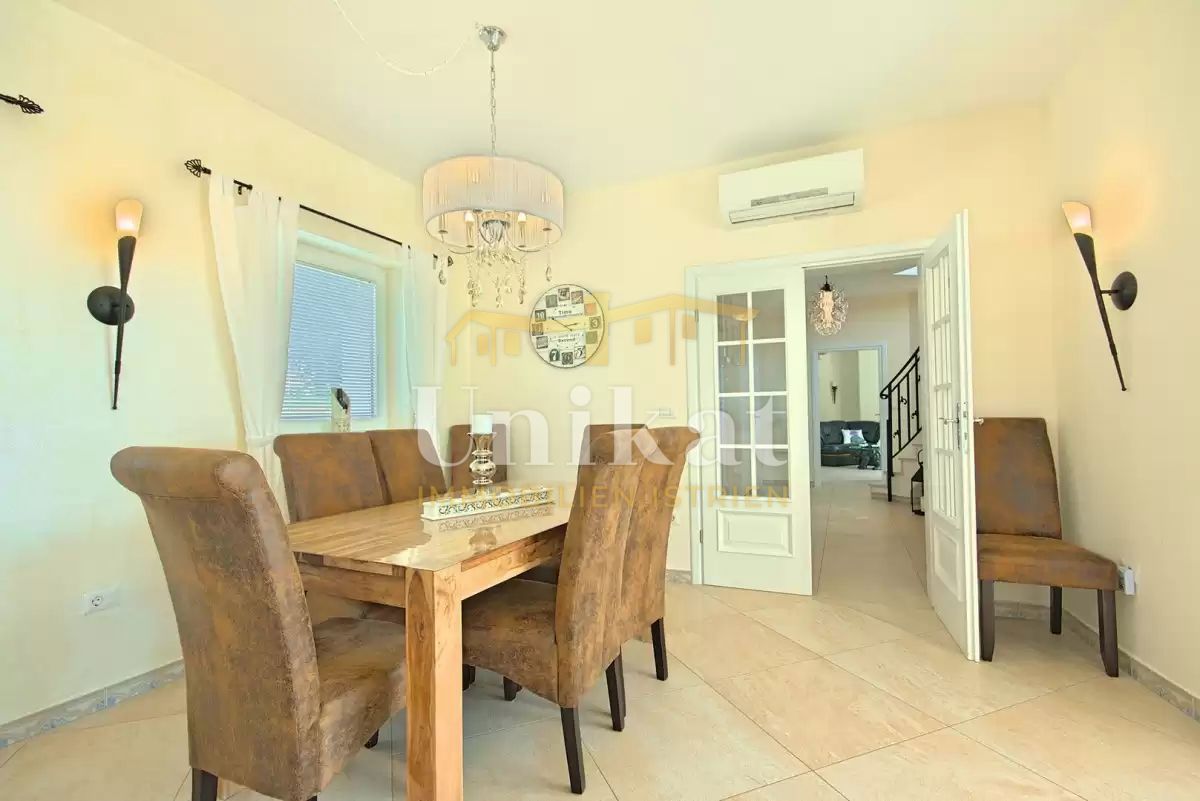 Luksuzna vila s fantastičnim pogledom na morje